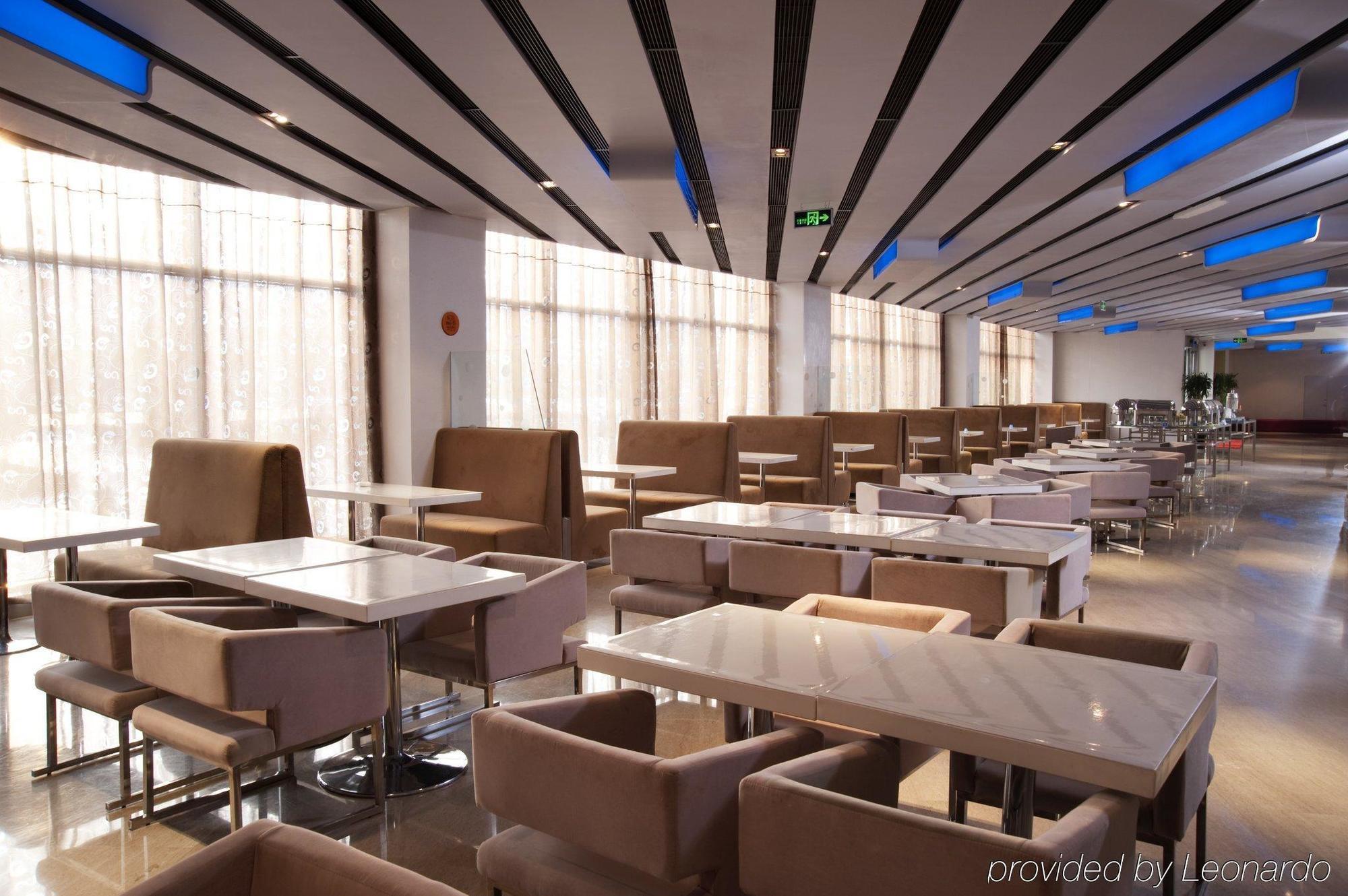 Holiday Inn Express Tianjin Binhai Ресторант снимка