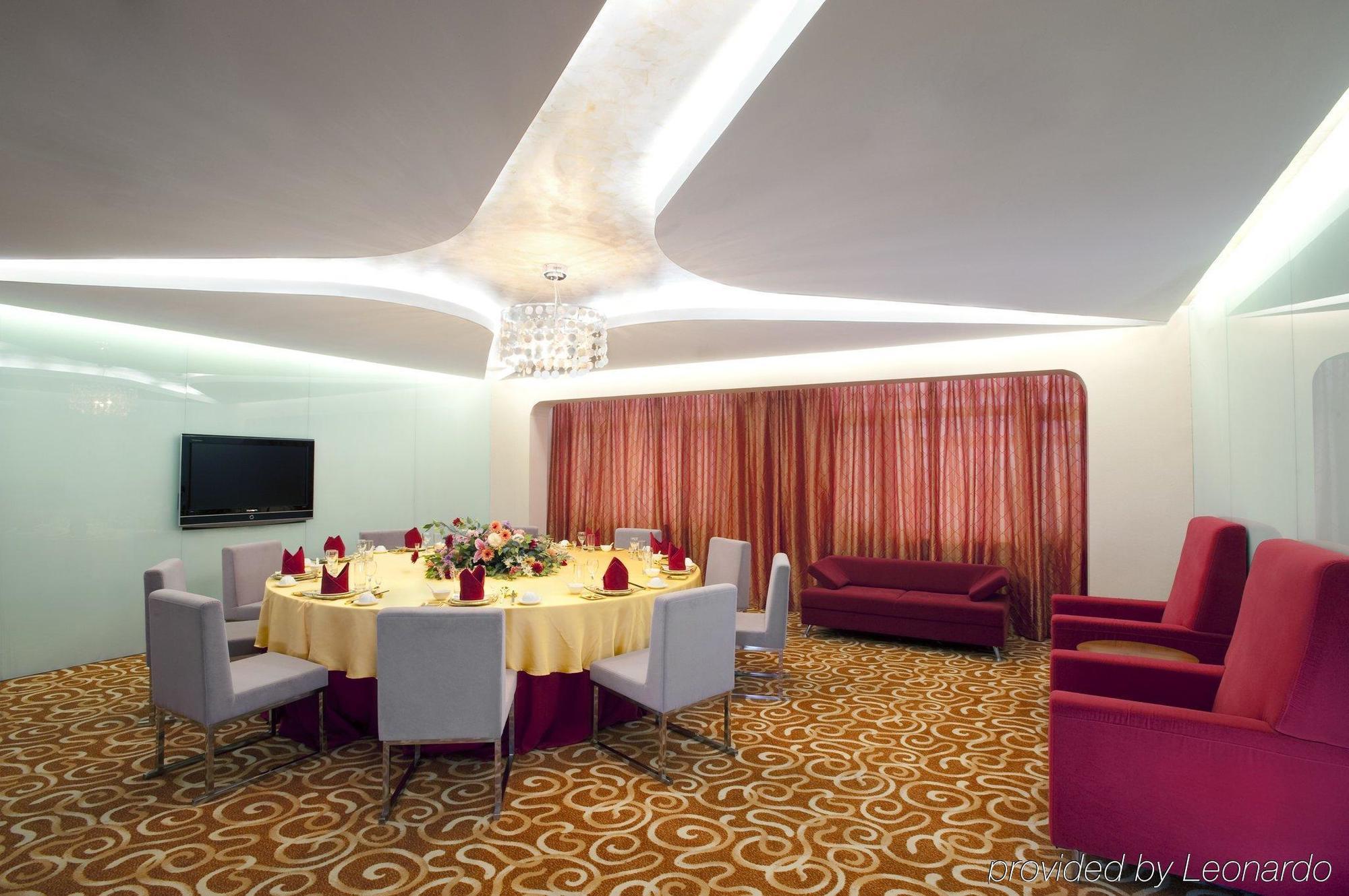 Holiday Inn Express Tianjin Binhai Ресторант снимка