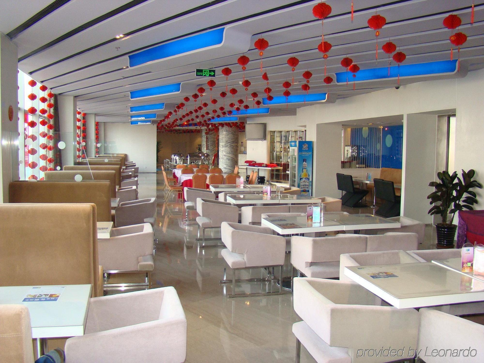 Holiday Inn Express Tianjin Binhai Ресторант снимка