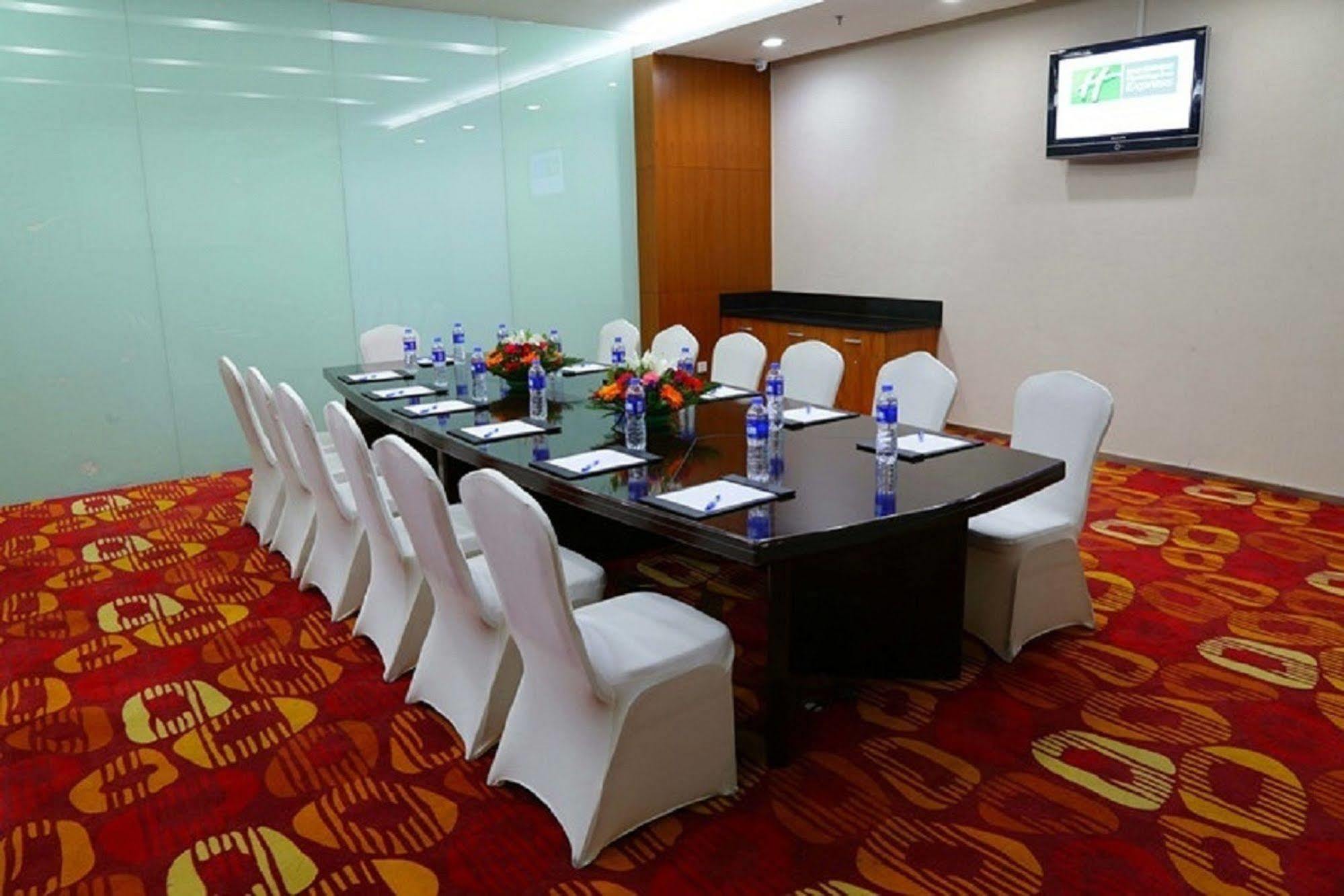 Holiday Inn Express Tianjin Binhai Екстериор снимка