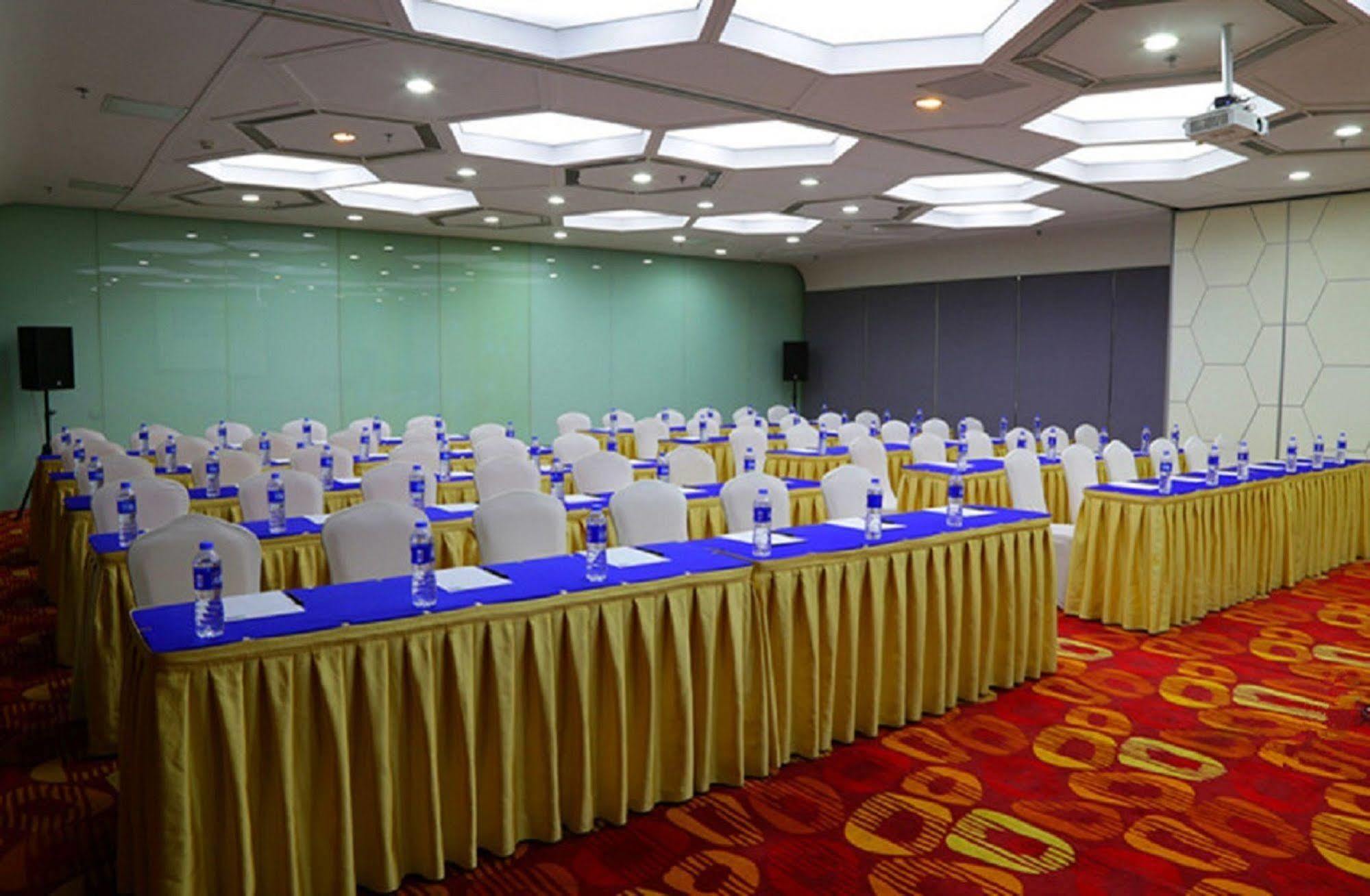 Holiday Inn Express Tianjin Binhai Екстериор снимка