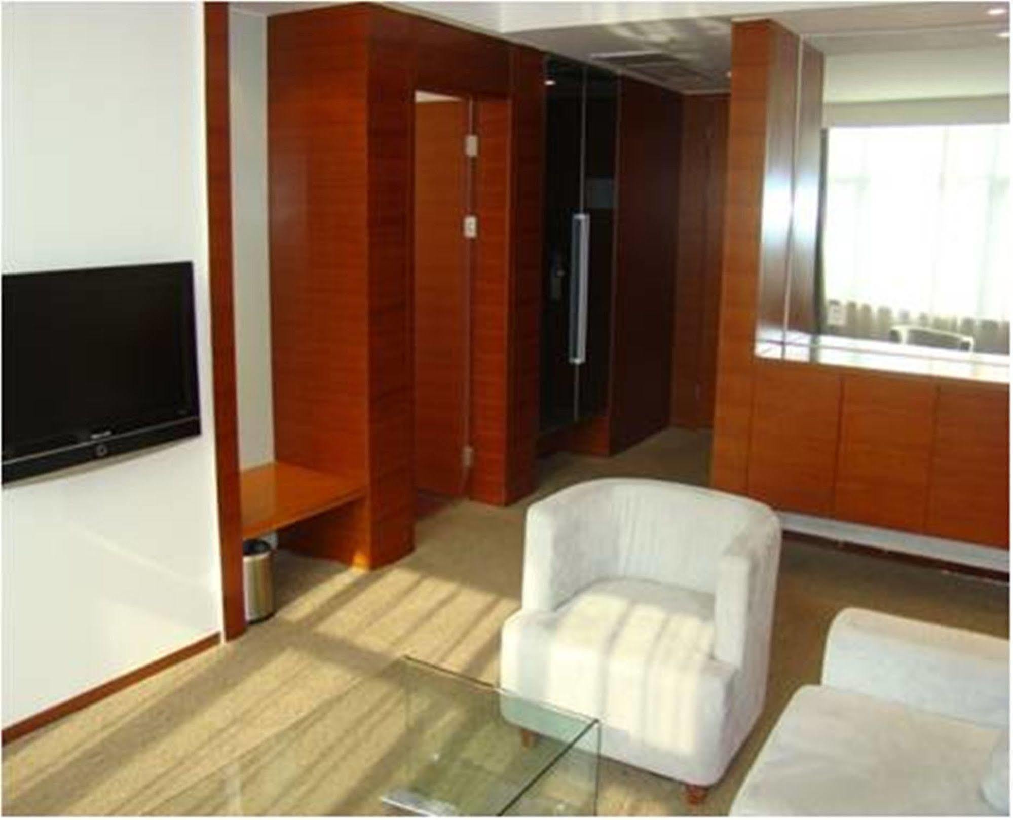 Holiday Inn Express Tianjin Binhai Екстериор снимка